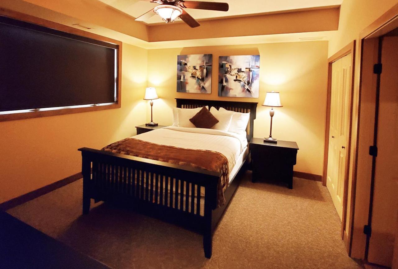 Cozystay Signature Lake Okanagan Resort เคโลว์นา ภายนอก รูปภาพ