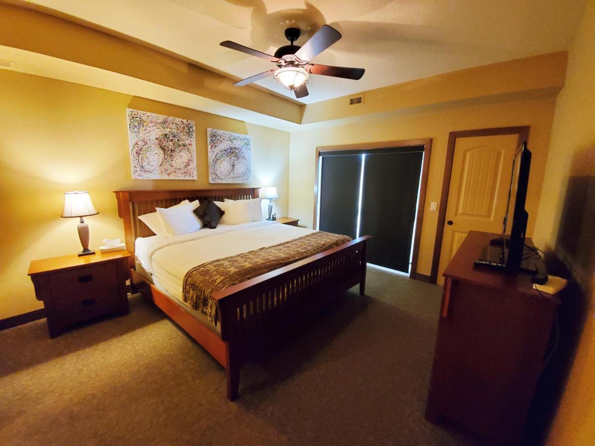 Cozystay Signature Lake Okanagan Resort เคโลว์นา ภายนอก รูปภาพ
