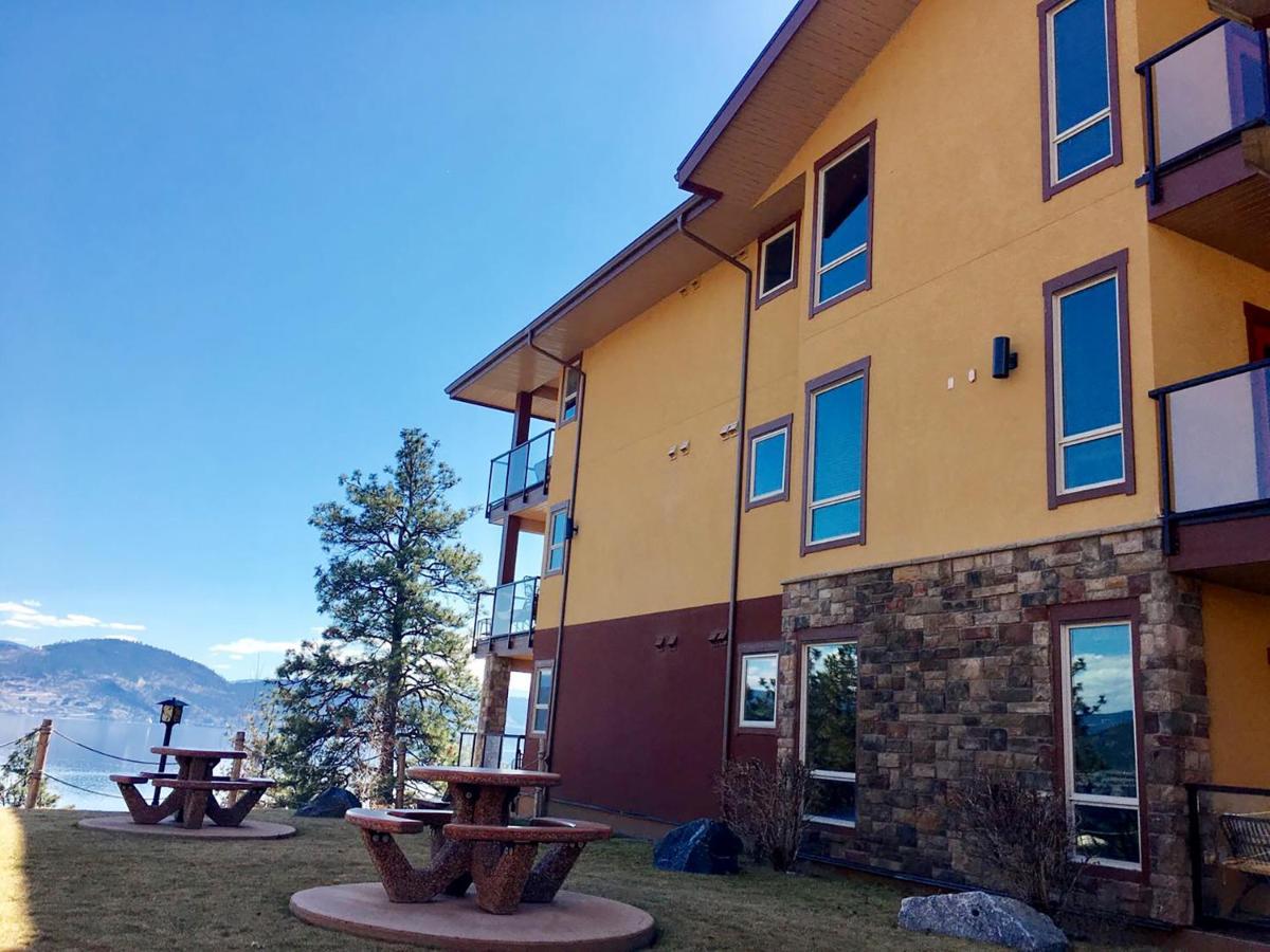 Cozystay Signature Lake Okanagan Resort เคโลว์นา ภายนอก รูปภาพ