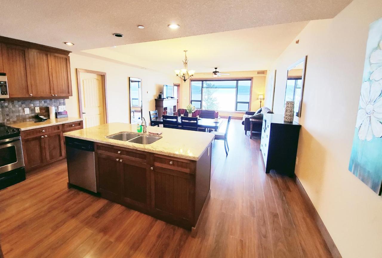 Cozystay Signature Lake Okanagan Resort เคโลว์นา ภายนอก รูปภาพ