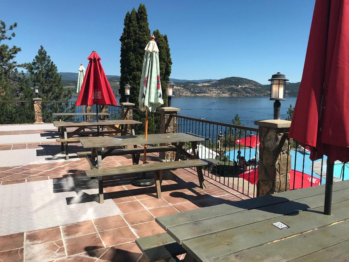 Cozystay Signature Lake Okanagan Resort เคโลว์นา ภายนอก รูปภาพ