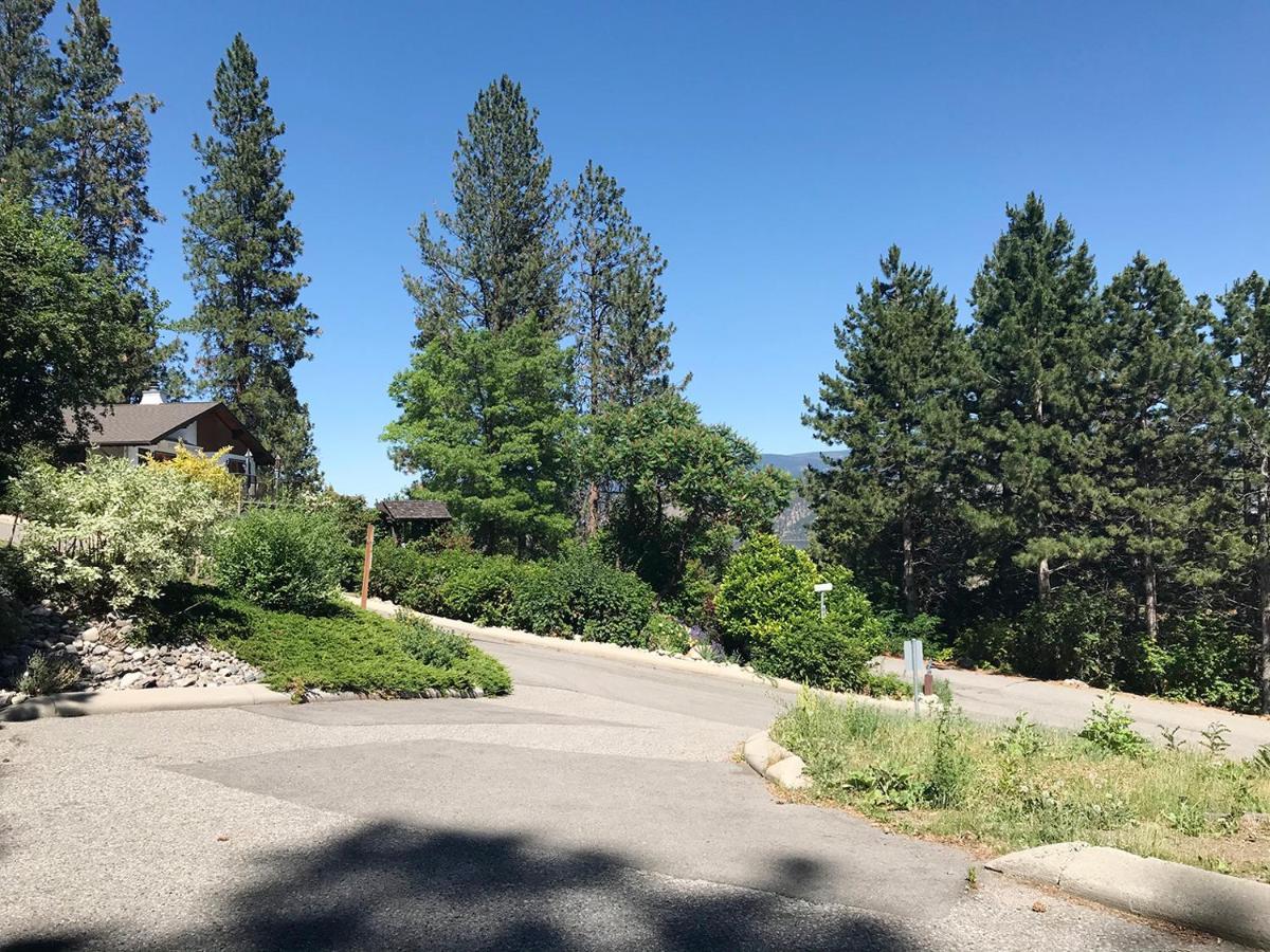 Cozystay Signature Lake Okanagan Resort เคโลว์นา ภายนอก รูปภาพ