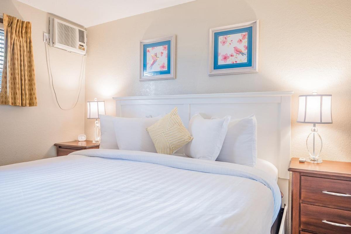 Cozystay Signature Lake Okanagan Resort เคโลว์นา ภายนอก รูปภาพ