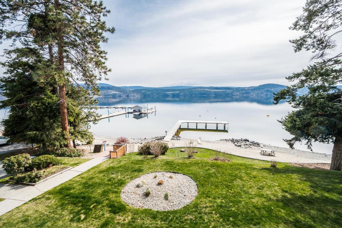 Cozystay Signature Lake Okanagan Resort เคโลว์นา ภายนอก รูปภาพ