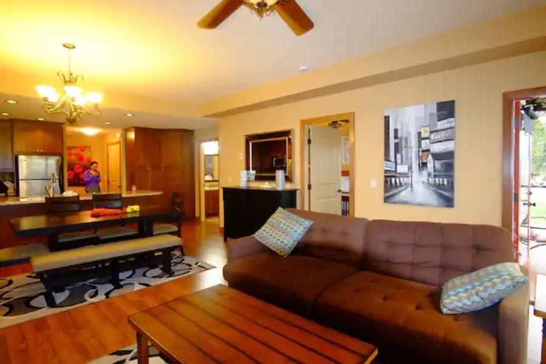 Cozystay Signature Lake Okanagan Resort เคโลว์นา ภายนอก รูปภาพ