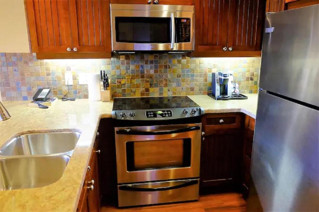 Cozystay Signature Lake Okanagan Resort เคโลว์นา ภายนอก รูปภาพ