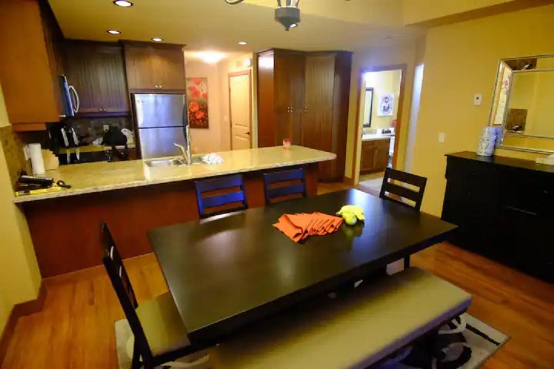 Cozystay Signature Lake Okanagan Resort เคโลว์นา ภายนอก รูปภาพ