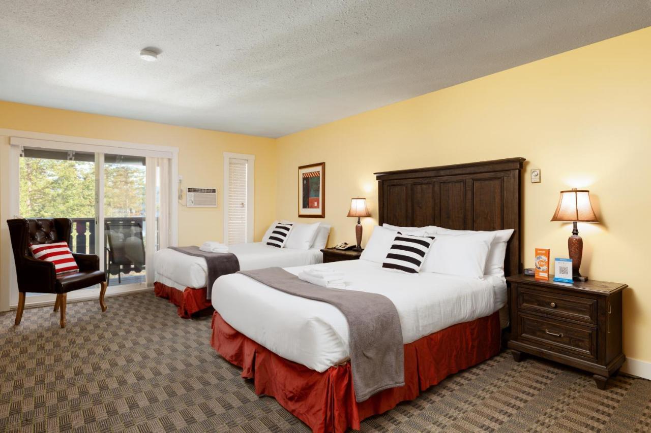 Cozystay Signature Lake Okanagan Resort เคโลว์นา ภายนอก รูปภาพ