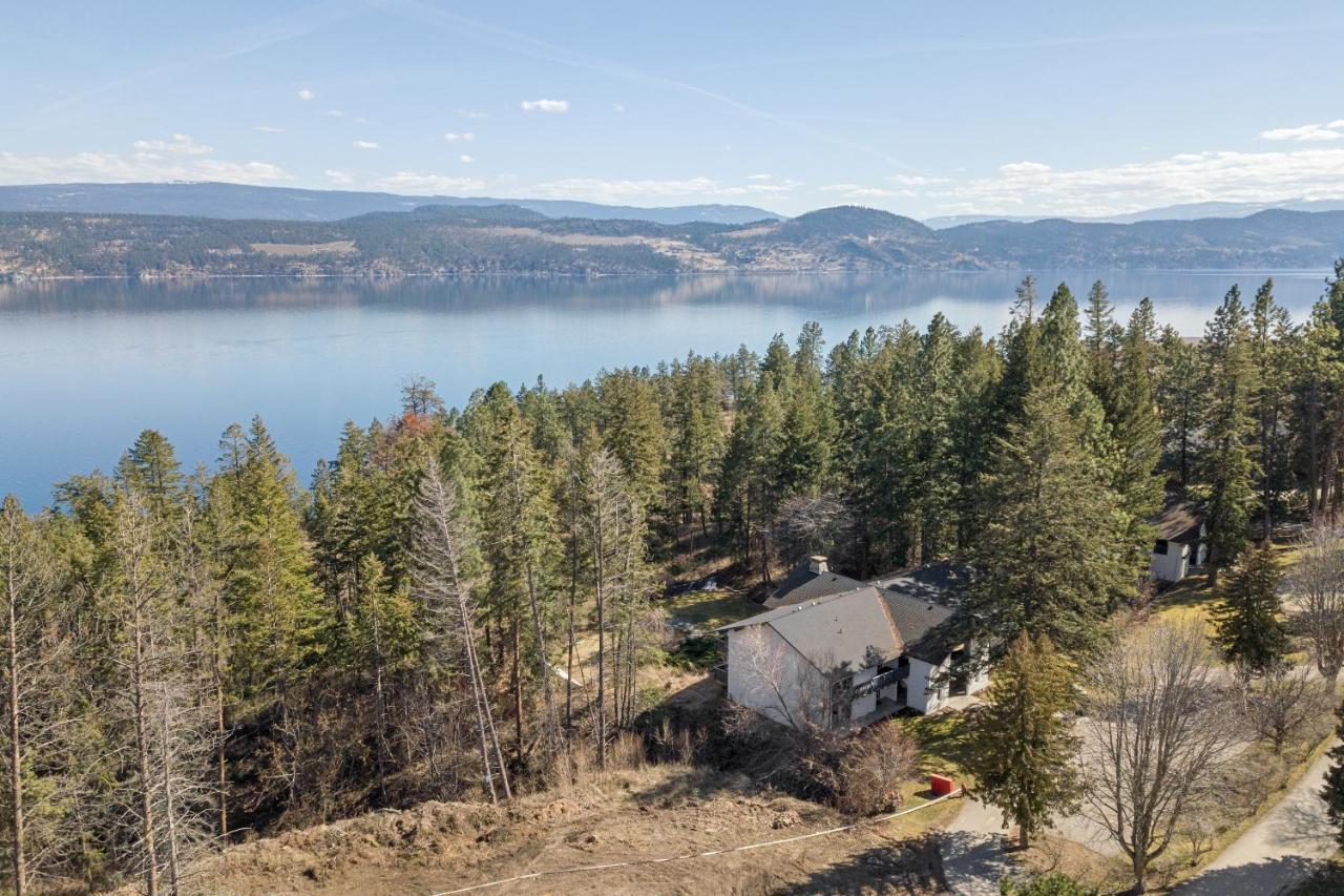 Cozystay Signature Lake Okanagan Resort เคโลว์นา ภายนอก รูปภาพ
