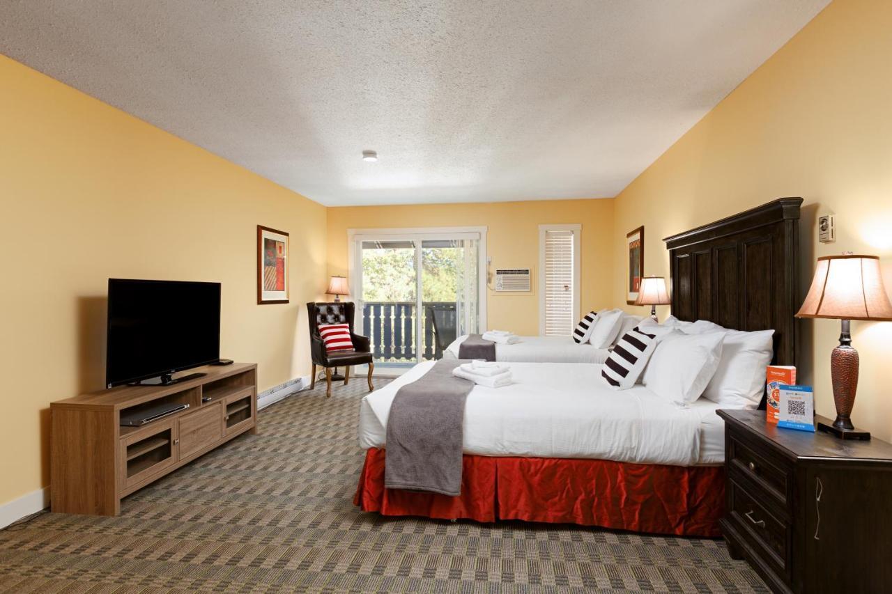 Cozystay Signature Lake Okanagan Resort เคโลว์นา ภายนอก รูปภาพ