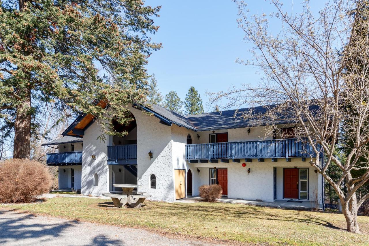 Cozystay Signature Lake Okanagan Resort เคโลว์นา ภายนอก รูปภาพ